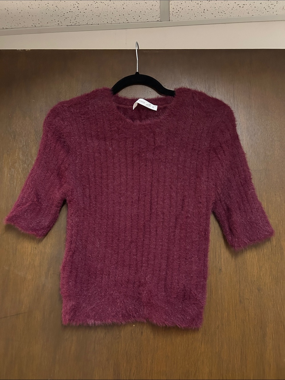 Weekenders Plush Ribbed Crewneck Sweater in Burgundy